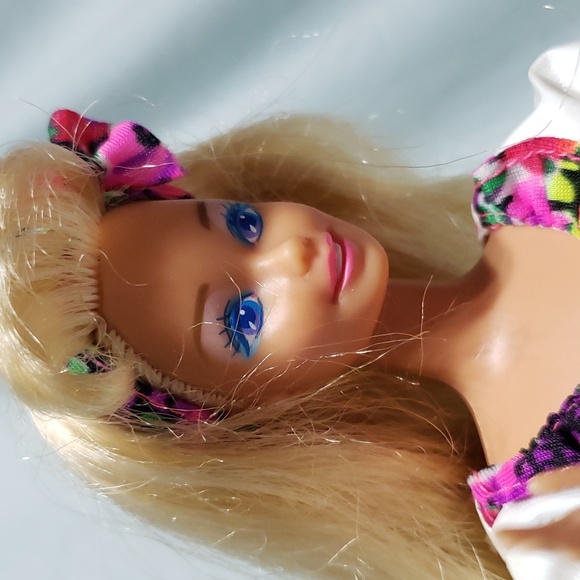 Vintage Rollerblade Flicker 'n Flash Barbie - Picture 3 of 16